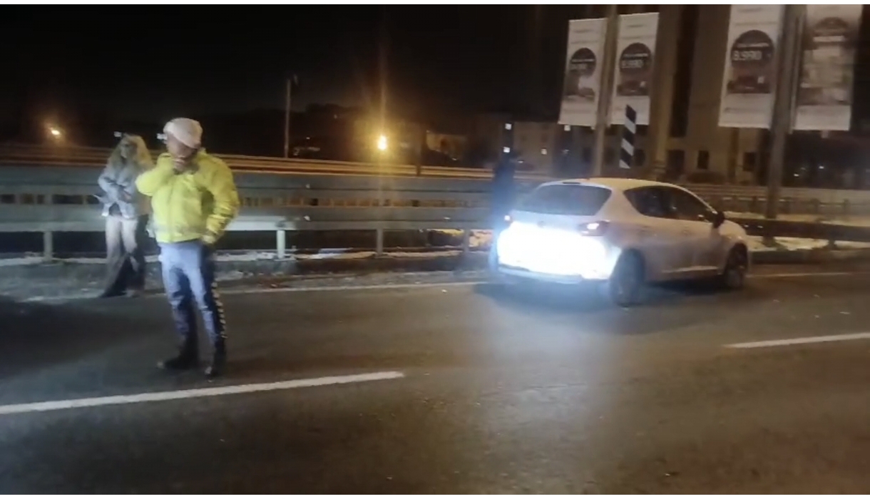 Kars’ta gizli buzlanma zincirleme kazaya yol açtı: 11 araç birbirine girdi