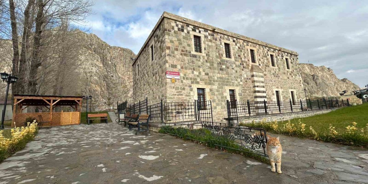 Asırların izini taşıyan Horhor Medresesi Camii, çevre düzenlemesiyle yeniden nefes aldı