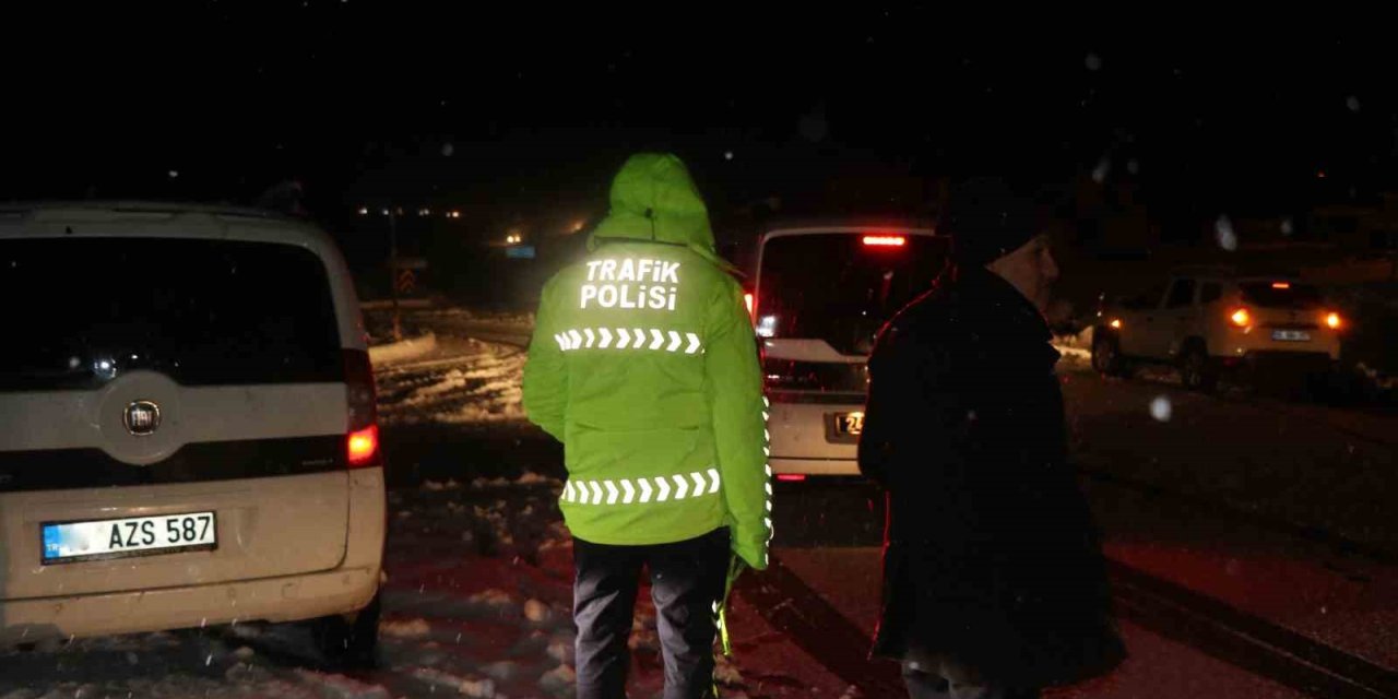Kar ve tipi nedeniyle Sakaltutan, Kızıldağ ve Ahmediye Geçitlerinde yol ulaşıma kapandı
