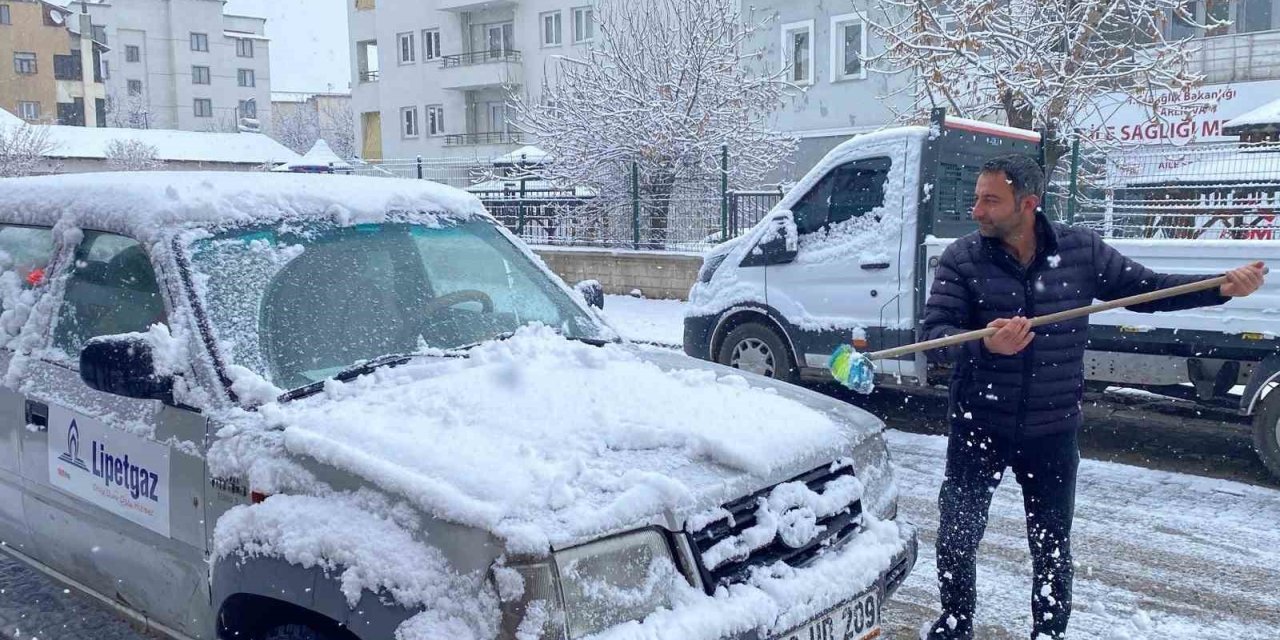 Karlıova beyaza büründü