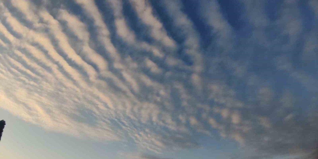Sirrokümülüs bulutları Van semalarında görsel şölen sundu