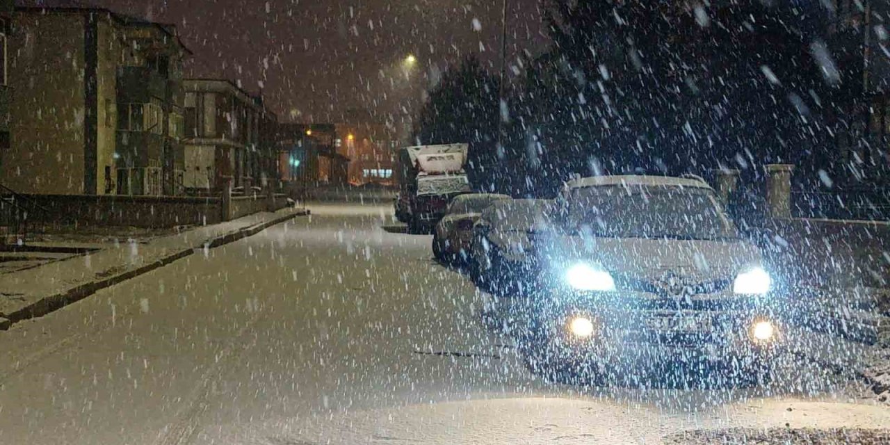 Erzurum’da beklenen kar yağışı etkili oldu