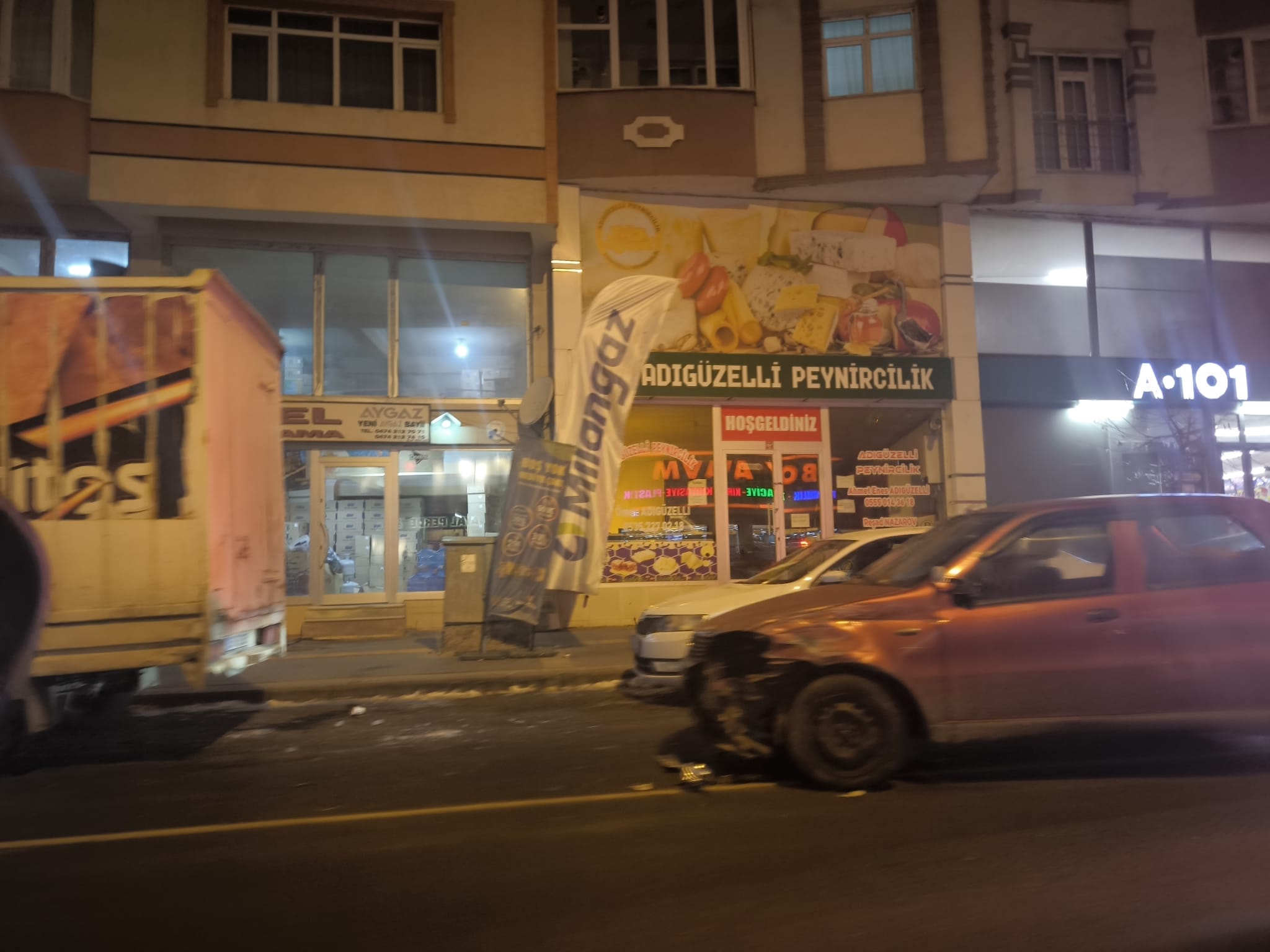 Kars'ta otomobil ile kamyonet çarpıştı