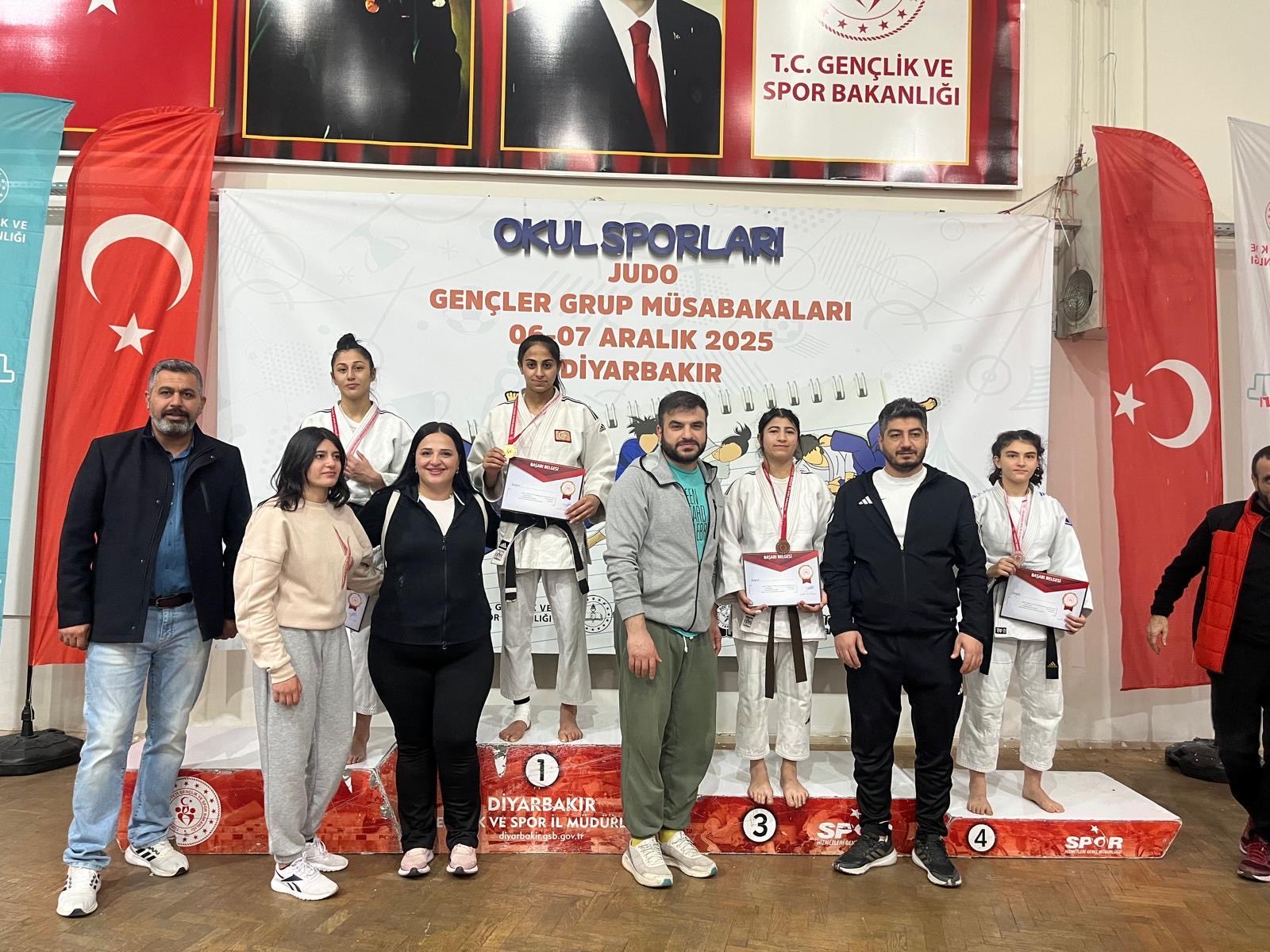 Karslı judocular Diyarbakır’daki müsabakalara damga vurdu