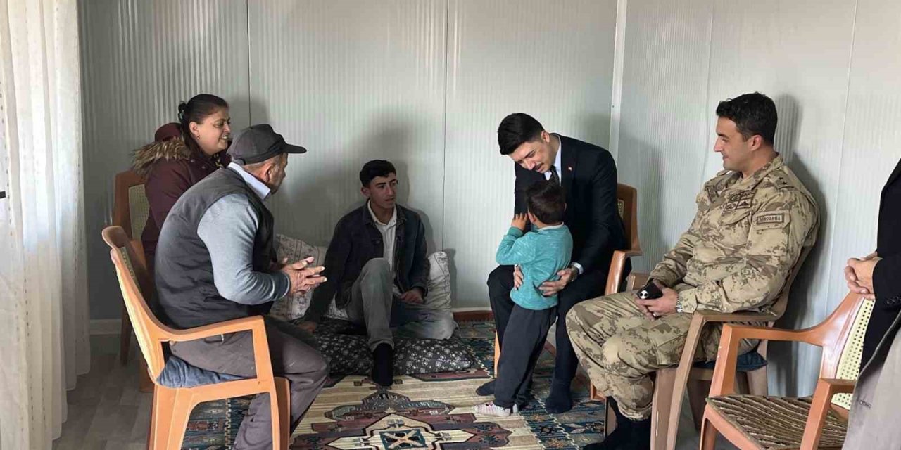 Digor Kaymakamı Kahraman köylerde vatandaşlarla buluşuyor