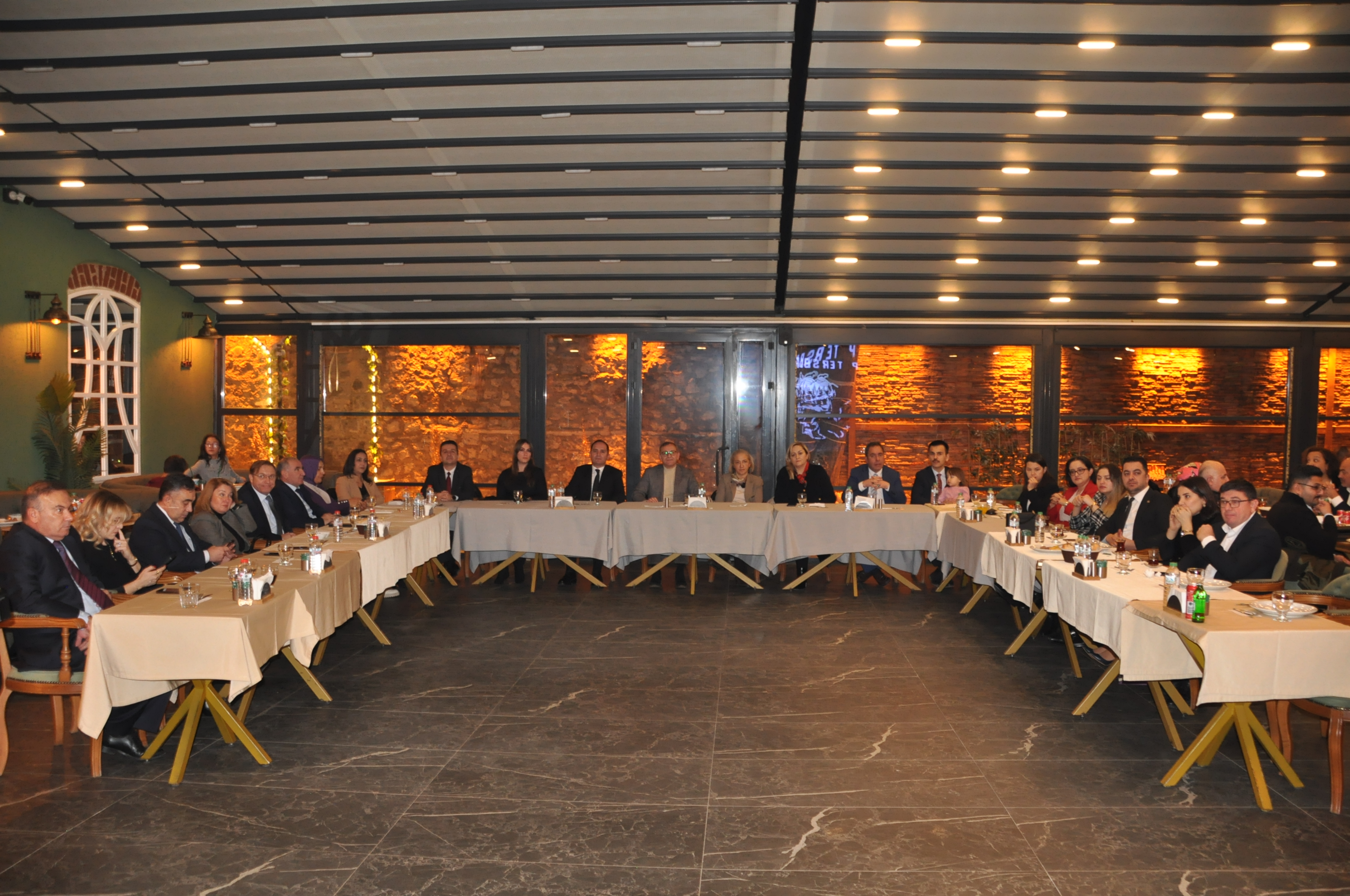 Kars’ta tayini çıkan adliye personeline veda gecesi