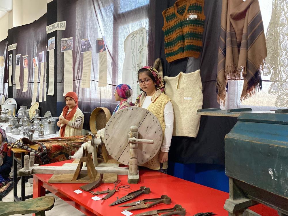 Arpçay’da ilkokul öğrencilerinden Milli Kültür Sergisi