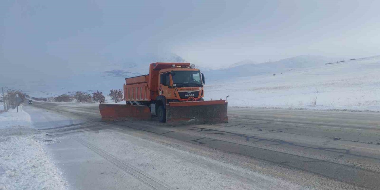 Van’da 90 yerleşim yerinin yolu ulaşıma kapandı