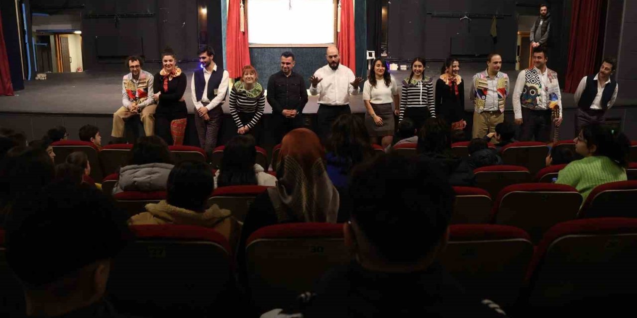 Sahneye renk geldi projesi ile çocuklar sanatla buluştu