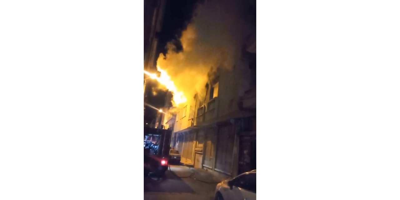 Elazığ’da metruk binada yangın