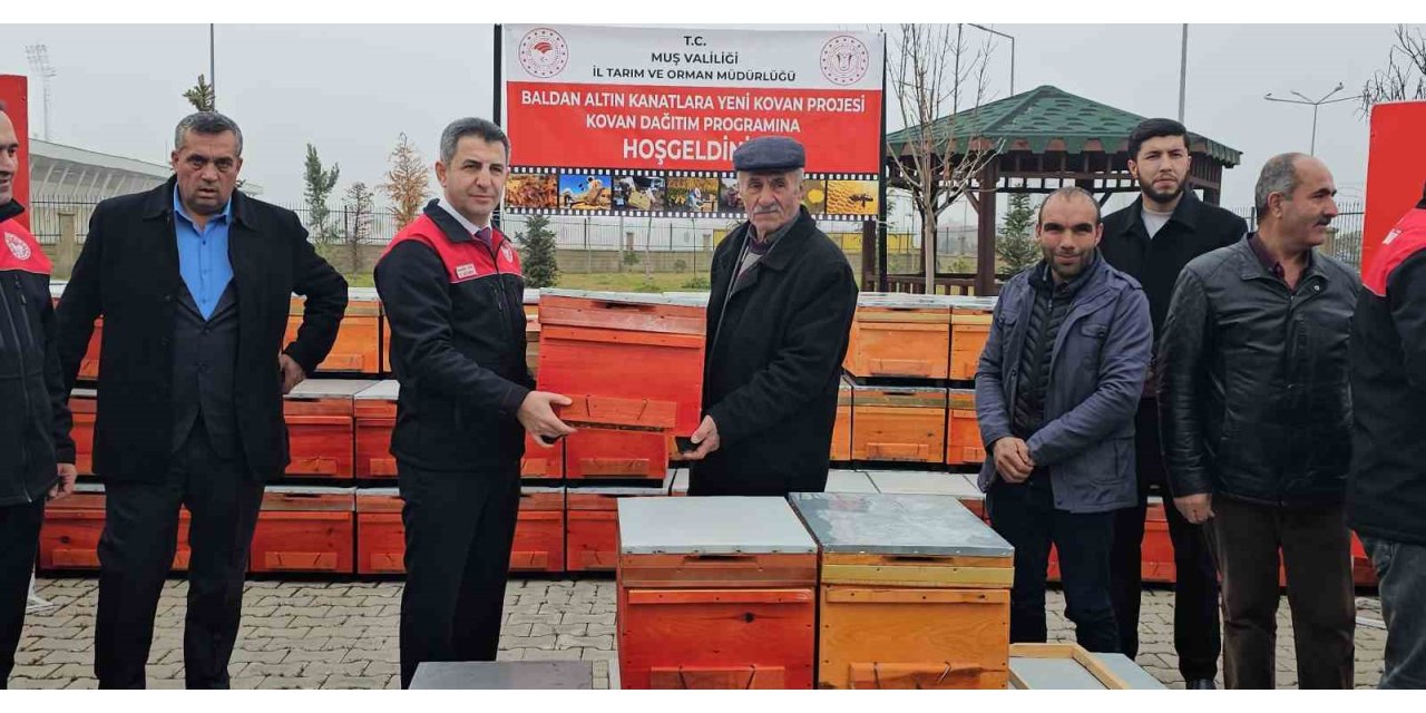 Muş’ta 100 üreticiye 1000 arı kovanı dağıtıldı