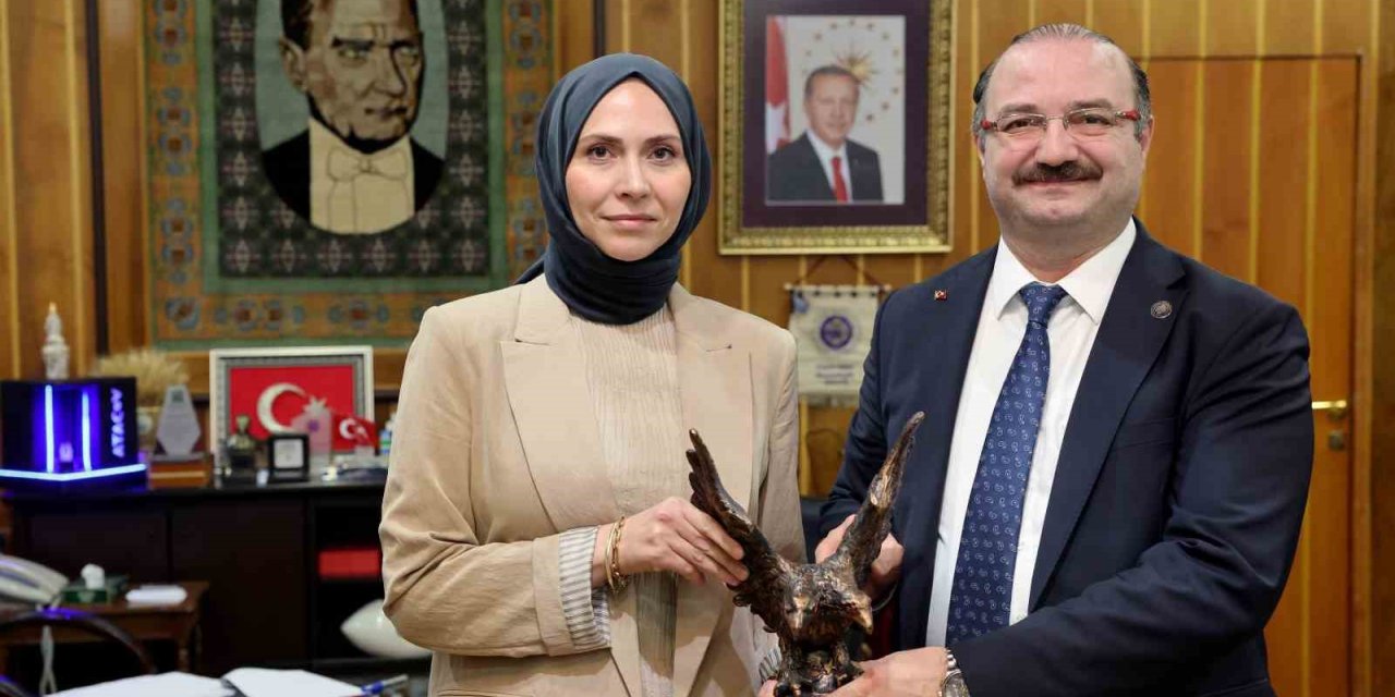 Rektör Hacımüftüoğlu, Tüba-Gebip ödülü sahibi Prof. Dr. Rabia Meryem Yılmaz’ı ağırladı