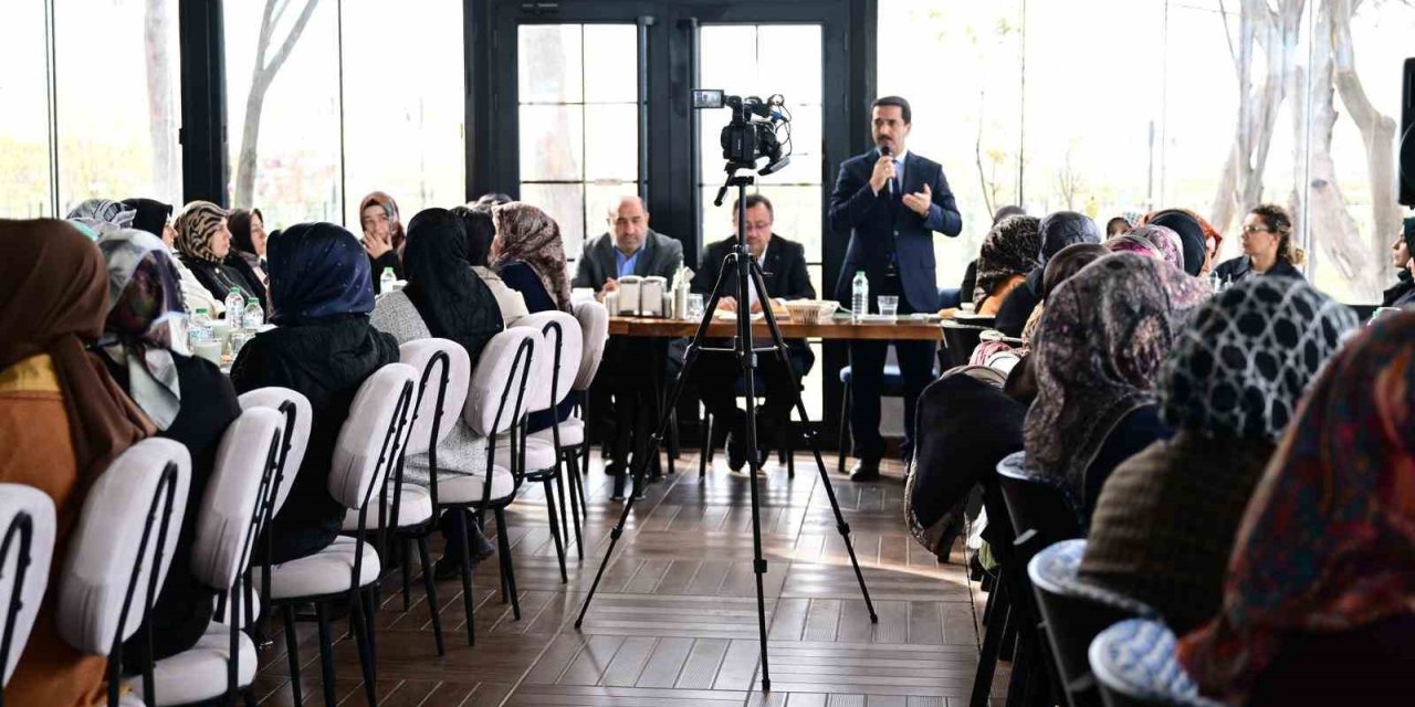 Başkan Taşkın, AK Parti Kadın Kolları Mahalle Başkanları toplantısına katıldı