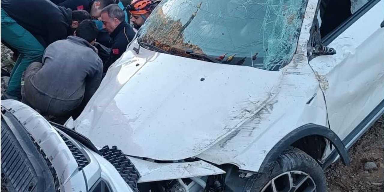 Bingöl’de otomobil şarampole uçtu: 2 yaralı