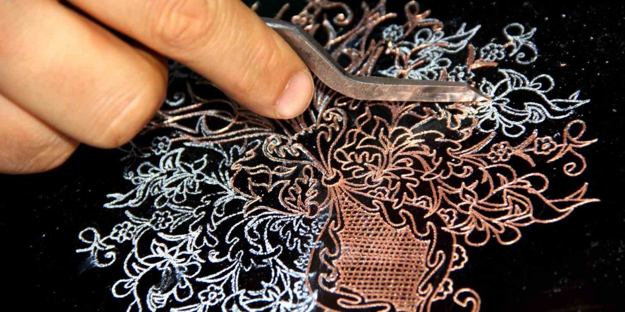 Erzincanlı kadınlar bakır işlemeciliğini yaşatıyor