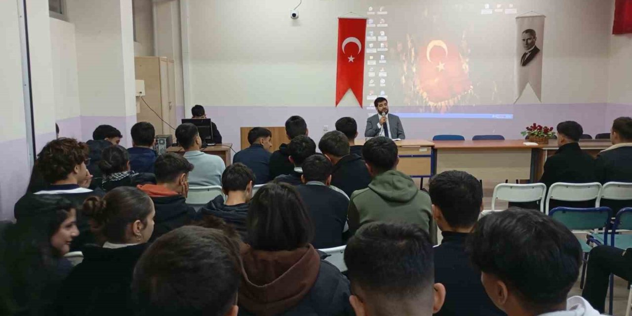 Karakoçan’da öğrencilere konferans