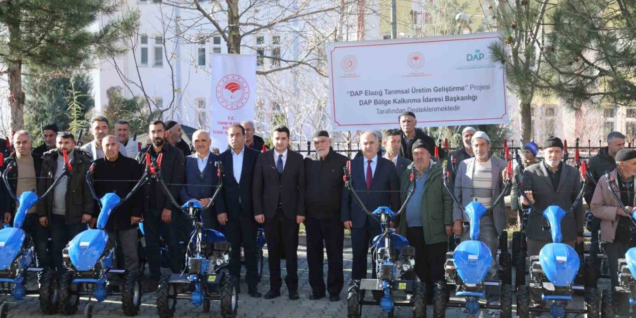 Elazığ’da çiftçilere çapa makinesi dağıtıldı