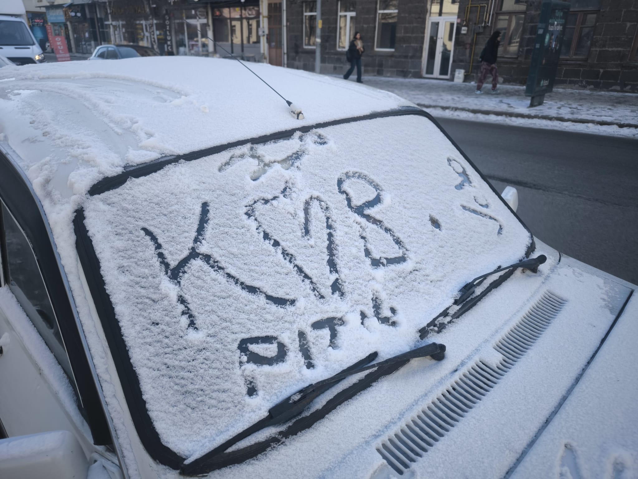 Kars dondu: Termometreler eksi 17’yi gösterdi