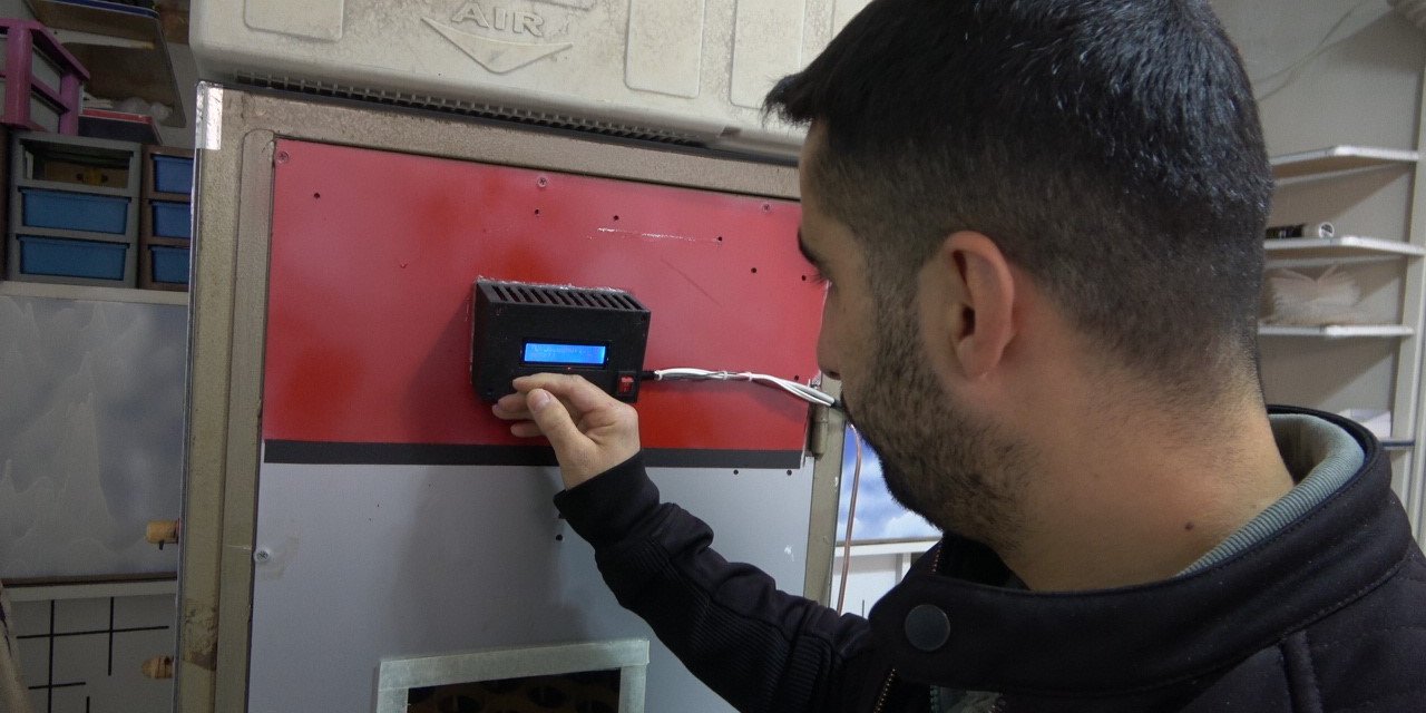 Elektrik mühendisi atık malzemelerden kuluçka makinesi yaptı