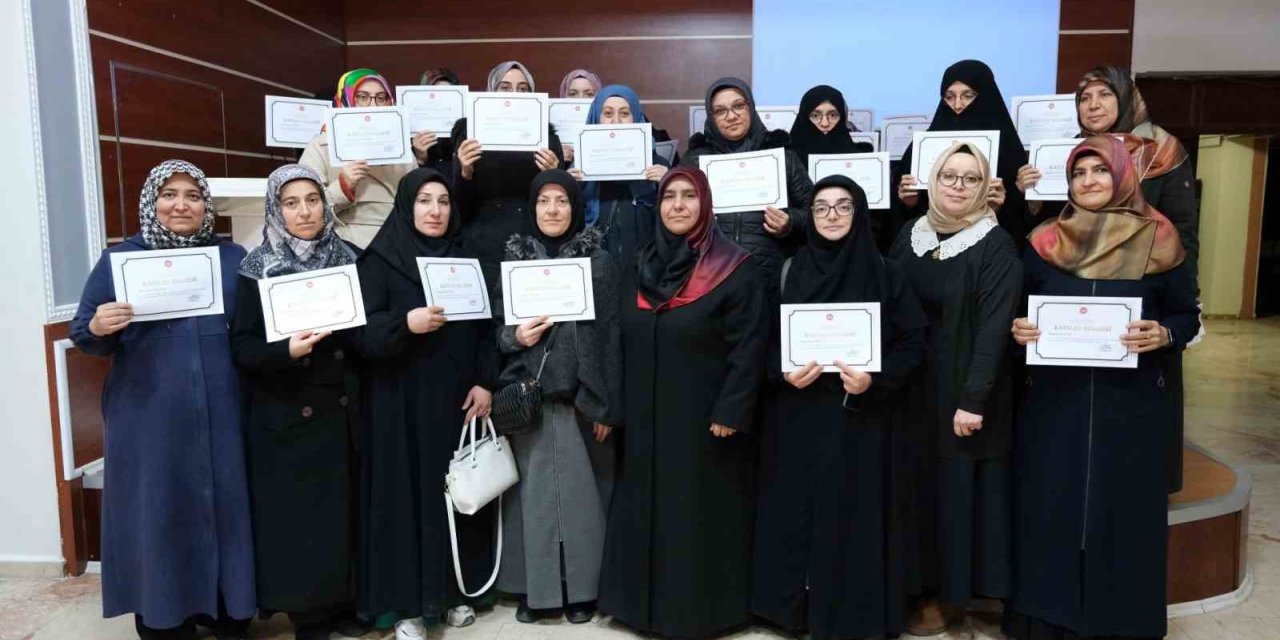 Geçici öğreticilere katılım belgeleri takdim edildi