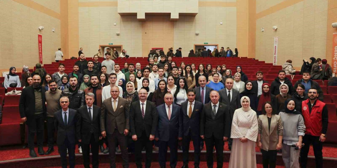 ATAÜNİ genç ofisten ufuk açan panel: "Fikirden aksiyona giden yol"