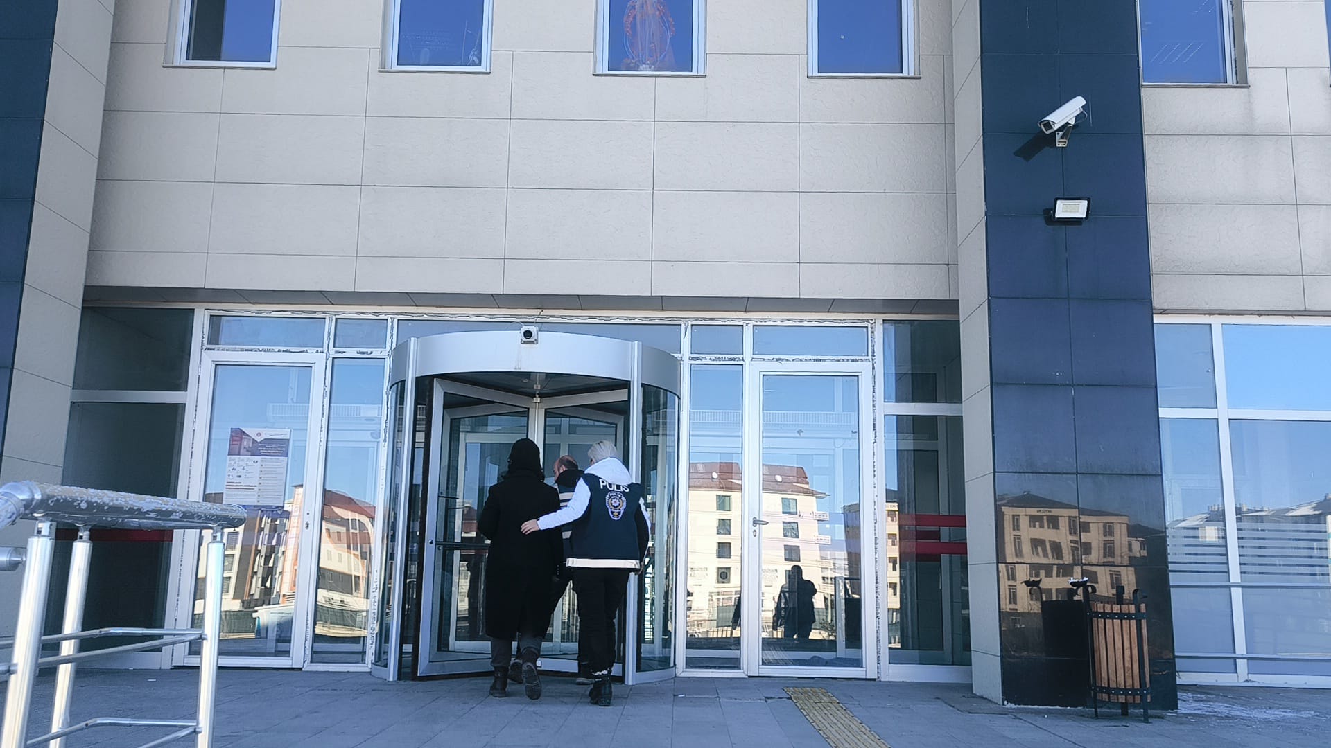 Akademisyen adli kontrol şartıyla serbest bırakıldı