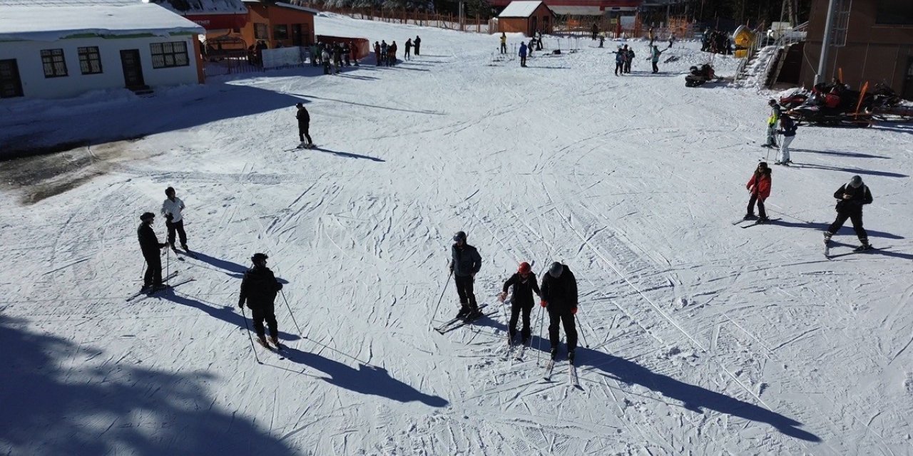Kristal karın merkezi Sarıkamış’ta sezon coşkusu: Pistler cıvıl cıvıl