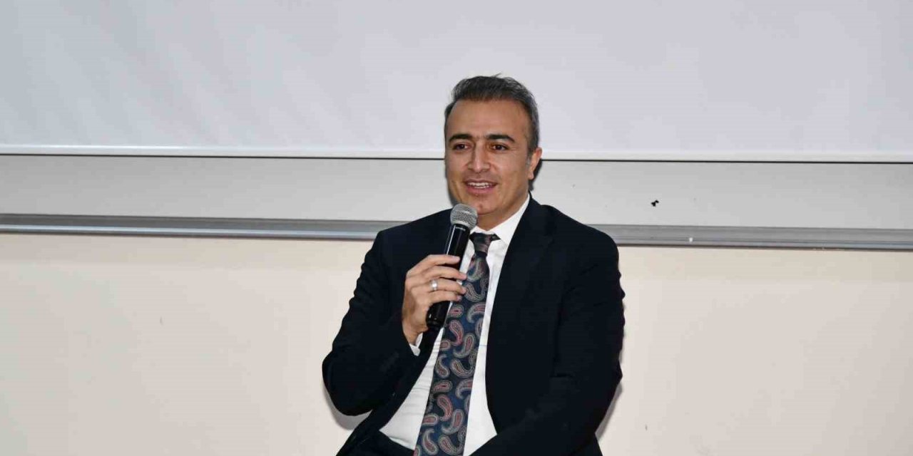 Vali Çiçek, Ardahan Üniversitesi’nde söyleşi programına katıldı