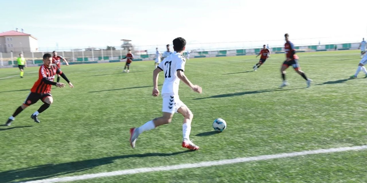 Van 1. Amatör Ligi B Grubu: Erciş Örenespor: 2 - İpekyolu Belediyesi Gençlikspor: 3