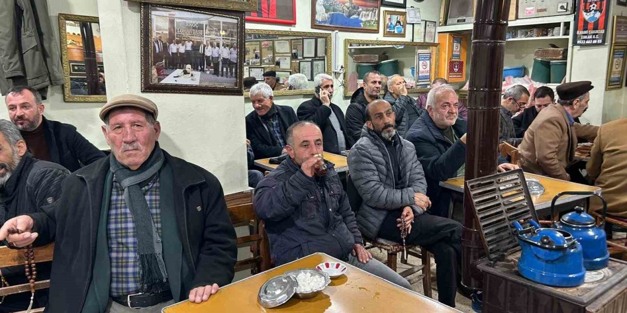 Van’da soba başında 83 yıllık çay geleneği
