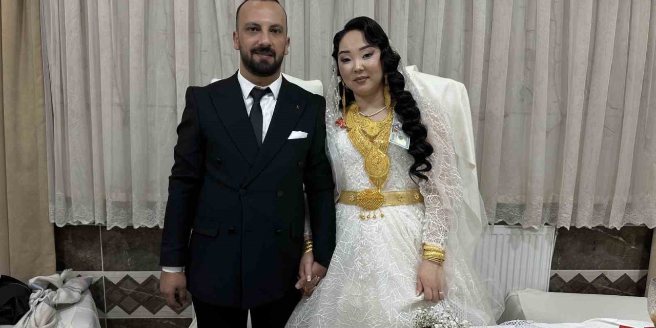 Kırgız gelin ve Yüksekovalı damadın kargoda başlayan aşkı mutlu sonla bitti