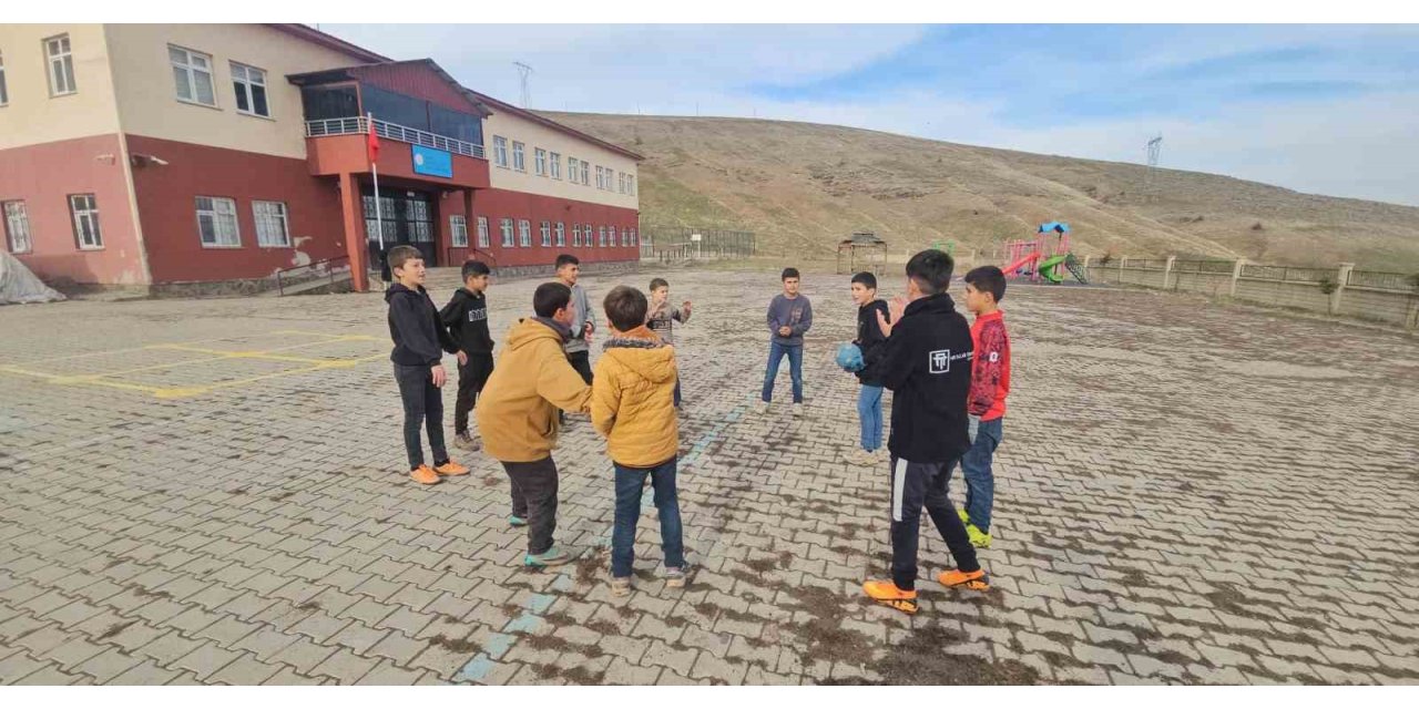 Muş’ta geleneksel oyunlar yaşatılıyor