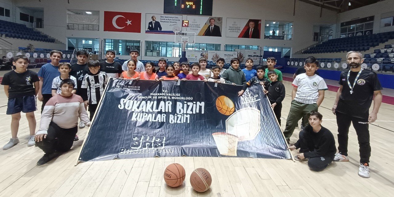 Sokak basketbolu Hakkâri’de nefes kesti