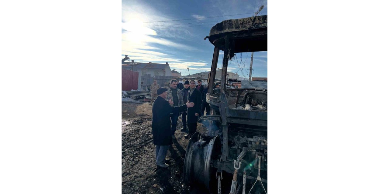 Ardahan’da korkutan yangın: Traktör, ot balyaları ve 10 ton tahıl küle döndü