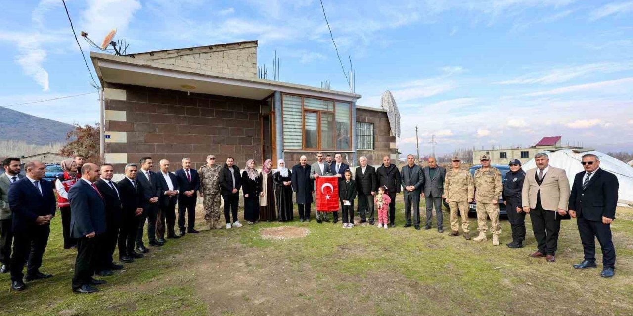 Vali Karakaya’dan şehit ailesine ziyaret