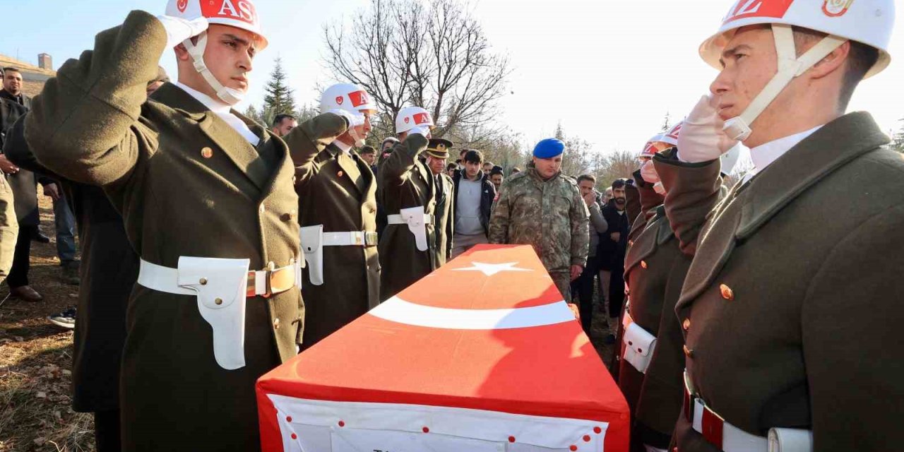 Hayatını kaybeden uzman çavuş Arı, son yolculuğuna uğurlandı