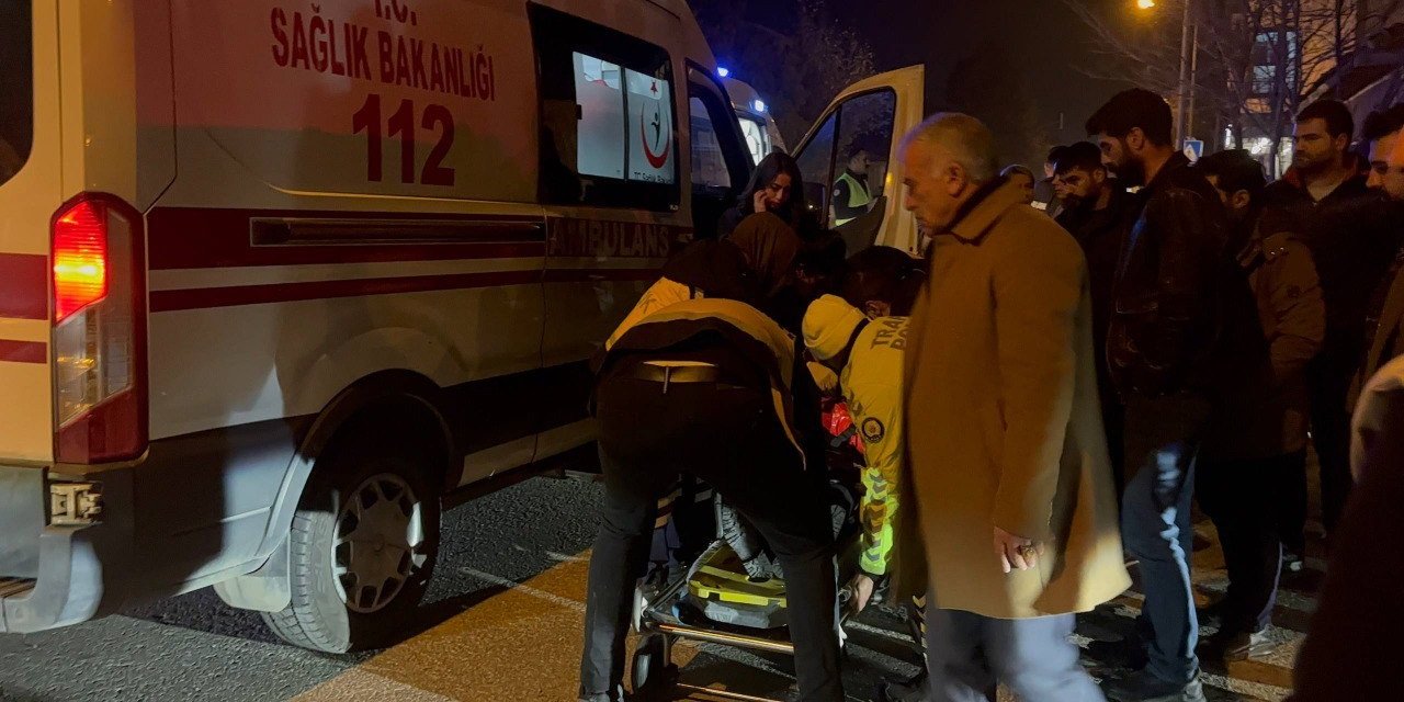 Erzincan’da iki otomobil çarpıştı: 5 yaralı