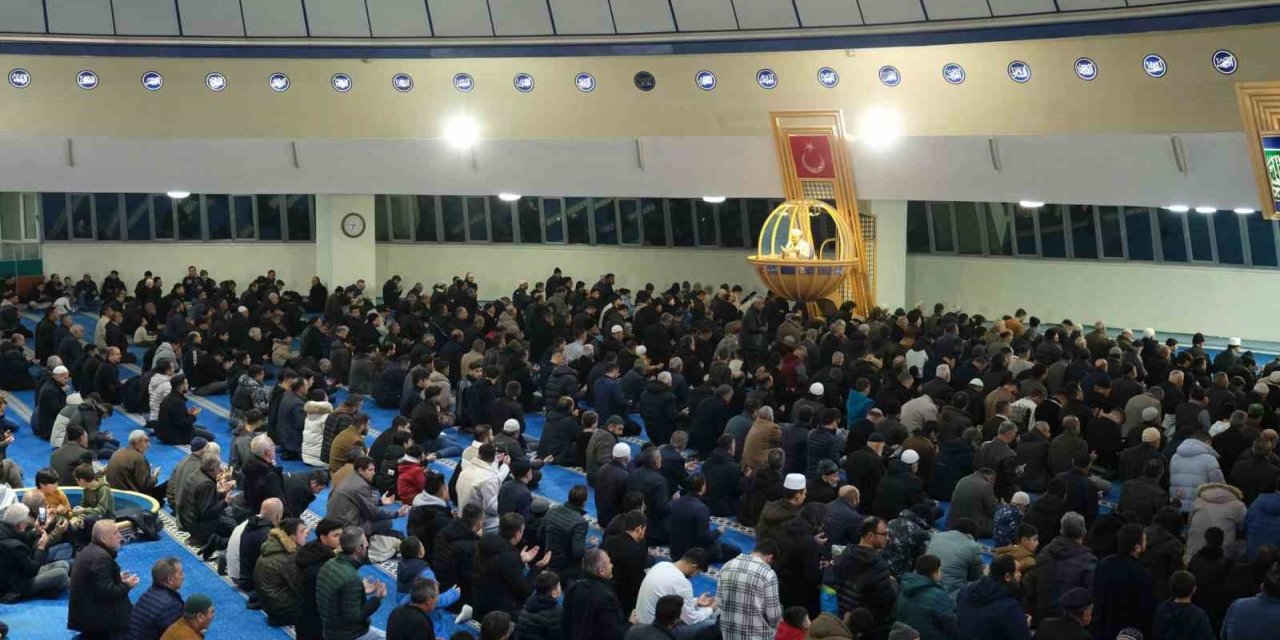 Regaip Kandili dolayısıyla Terzibaba Camii’nde kandil programı düzenlendi