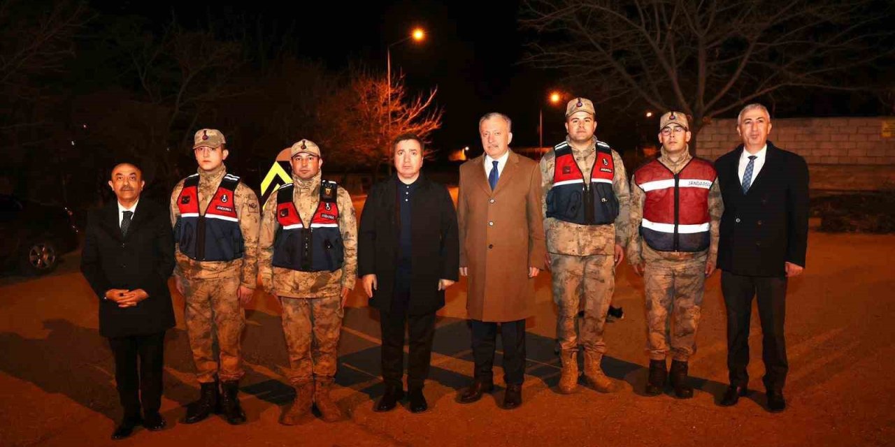 Vali Aydoğdu’dan Mehmetçiğe moral ziyareti