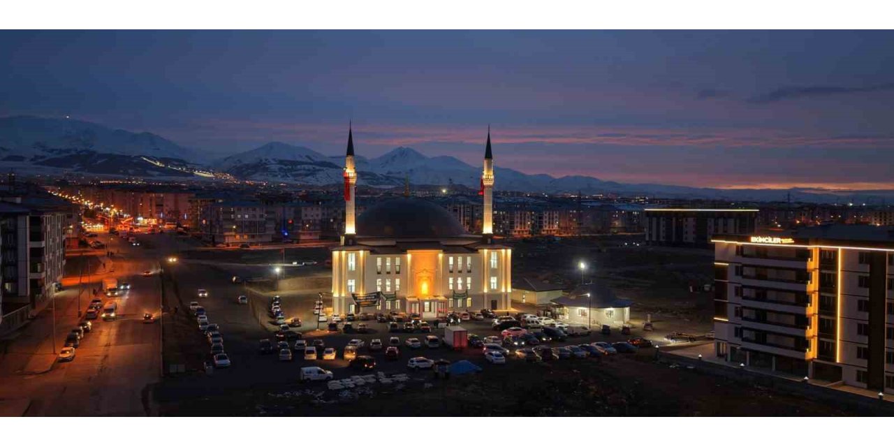 Yıldız Kardeşler Camii ibadete açıldı