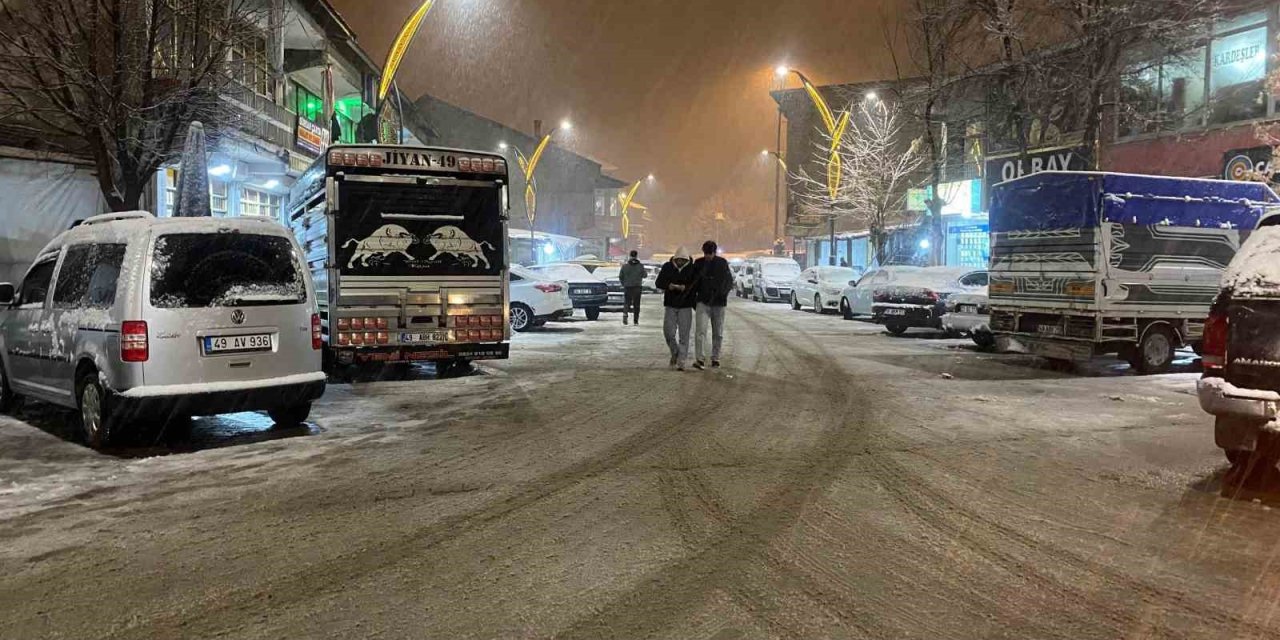 Hasköy’e mevsimin ilk karı yağdı