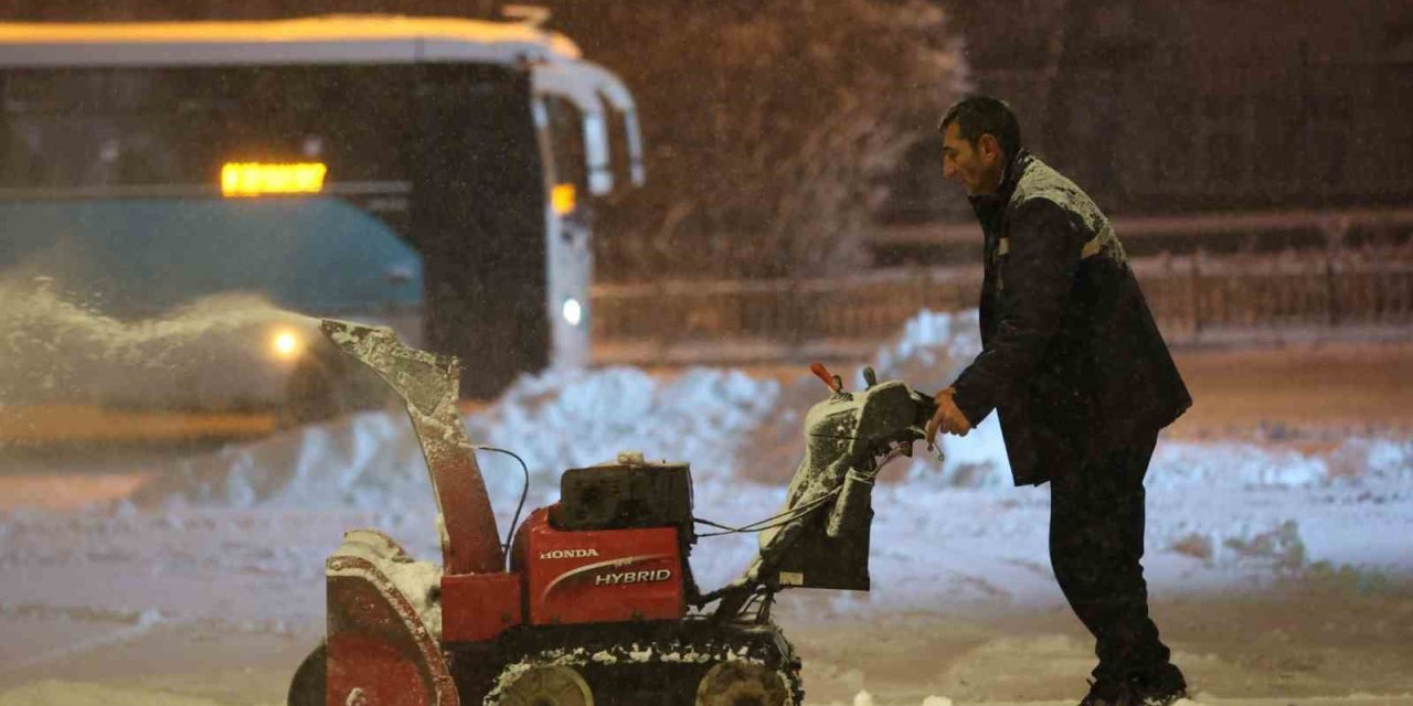 Başkan Sekmen; "Kar timleriyle sahadayız"