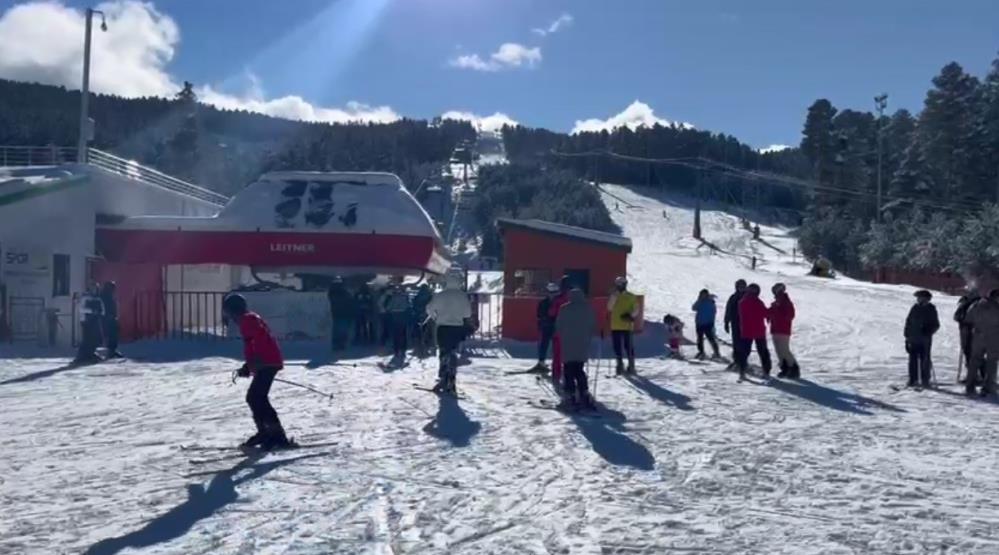 Sarıkamış Kayak Merkezi’nde hafta sonu yoğunluğu