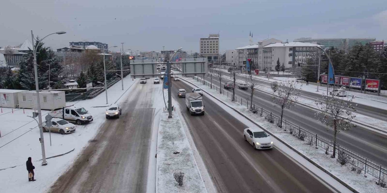 Malatya’da kar yağışı hayatı olumsuz etkiledi