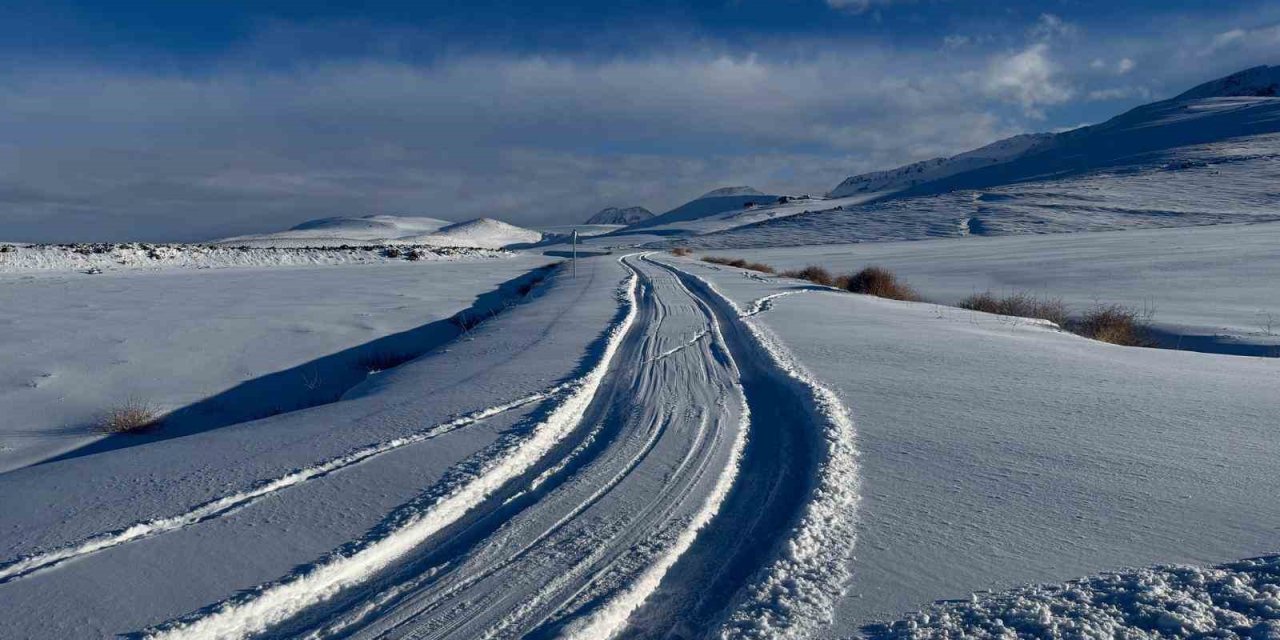 Patnos’ta karla mücadele devam ediyor