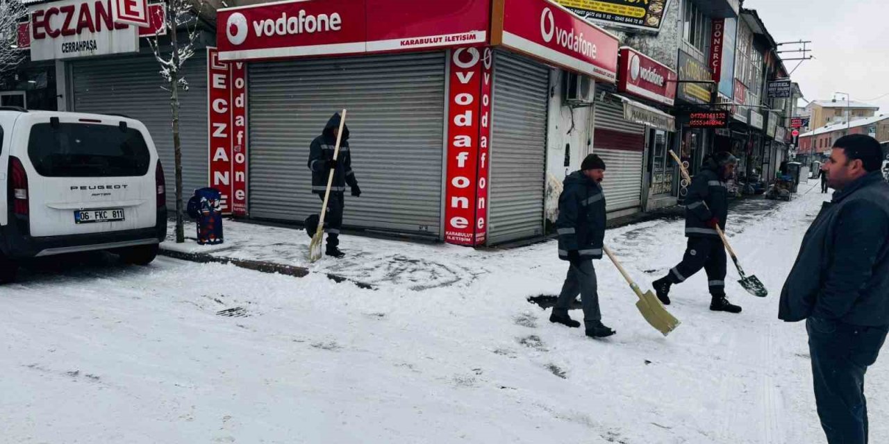 Patnos Belediyesi’nden karla mücadelede yoğun mesai