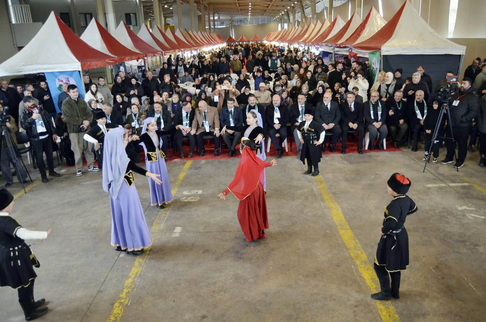 Darıca’da Kars Rüzgârı: Yöresel Ürünler Festivali Kapılarını Açtı!