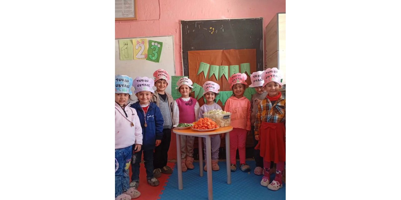 Diyadin’de minik ellerle turşu şenliği