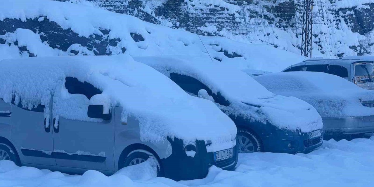Hakkari’de kar yağışı yerini dondurucu soğuklara bıraktı