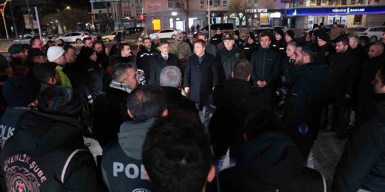 Vali Aydoğdu’dan yılbaşı gecesi emniyet güçlerine moral ziyareti